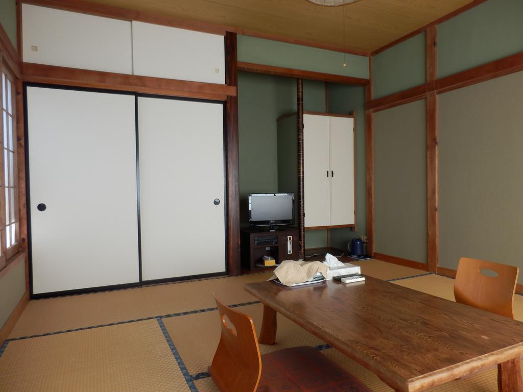 Izumi Hotel อิซุ ภายนอก รูปภาพ