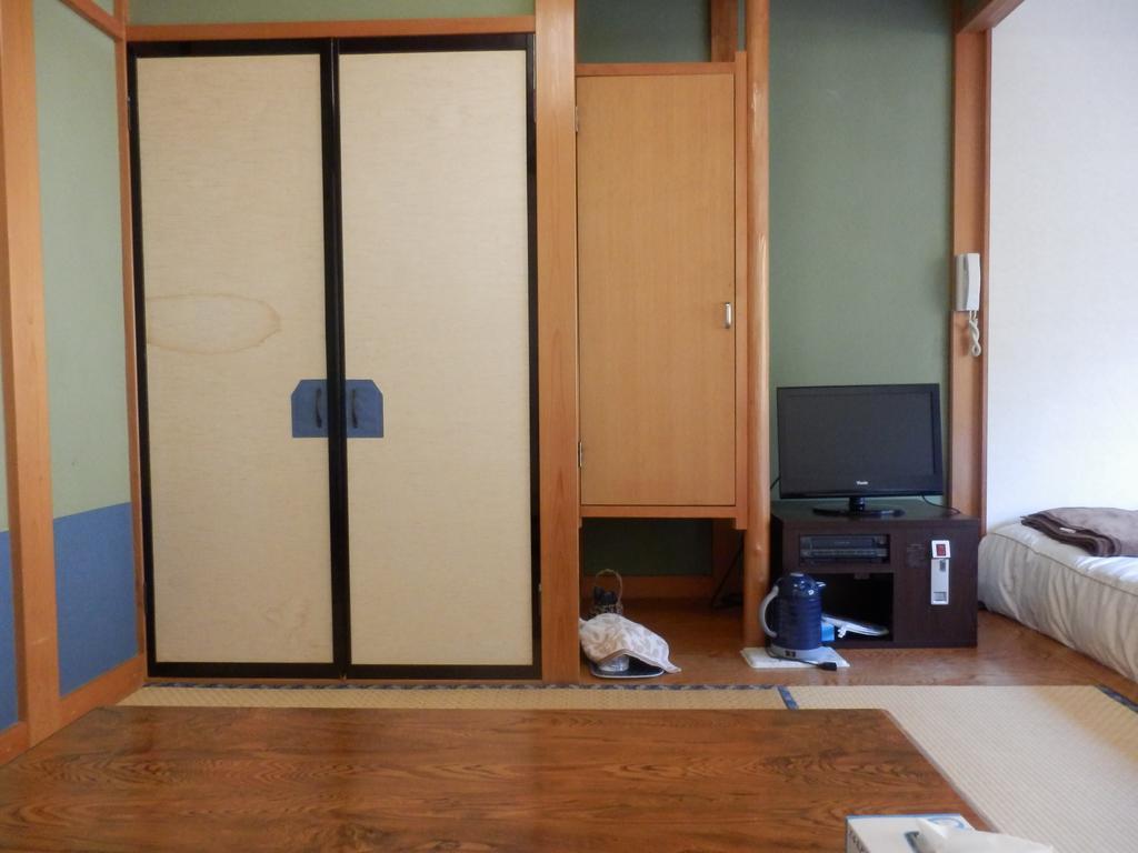 Izumi Hotel อิซุ ภายนอก รูปภาพ
