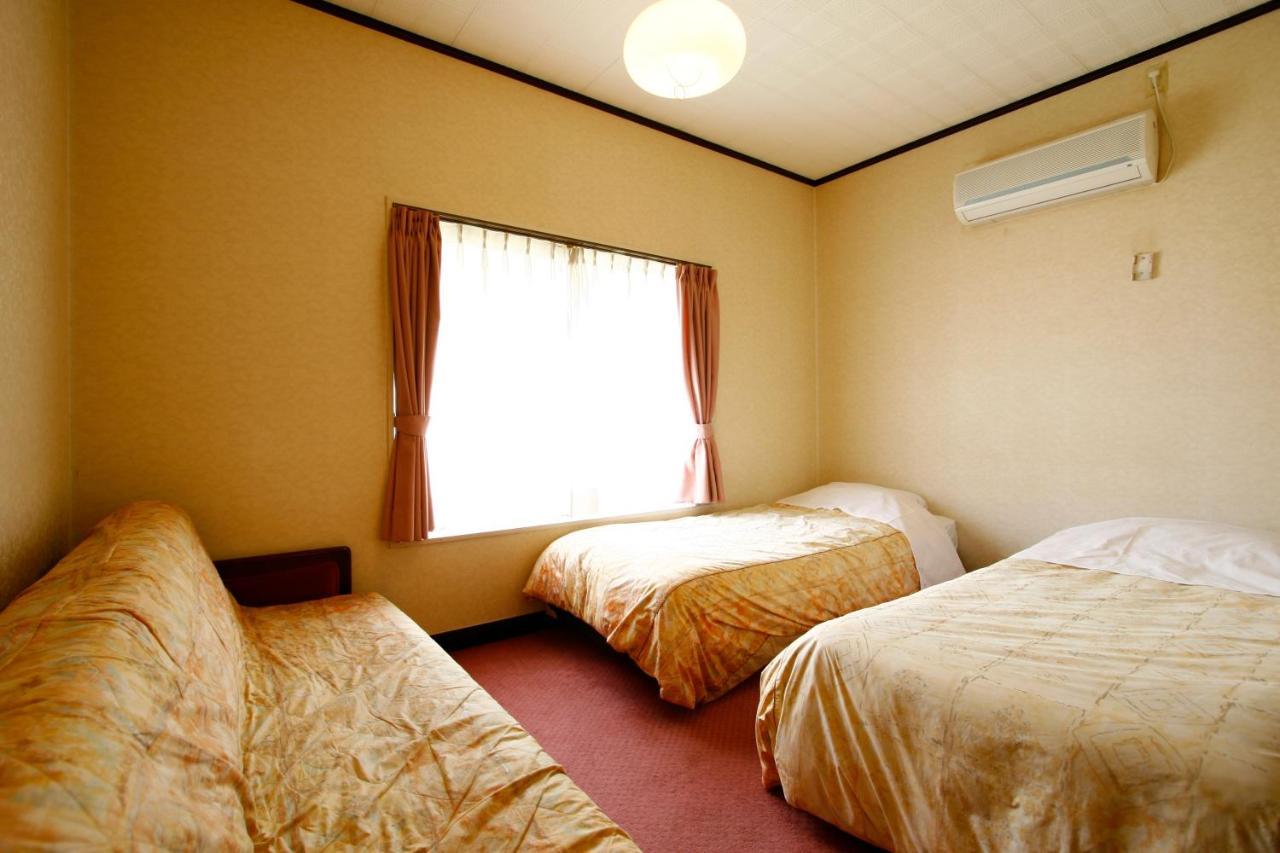 Izumi Hotel อิซุ ภายนอก รูปภาพ